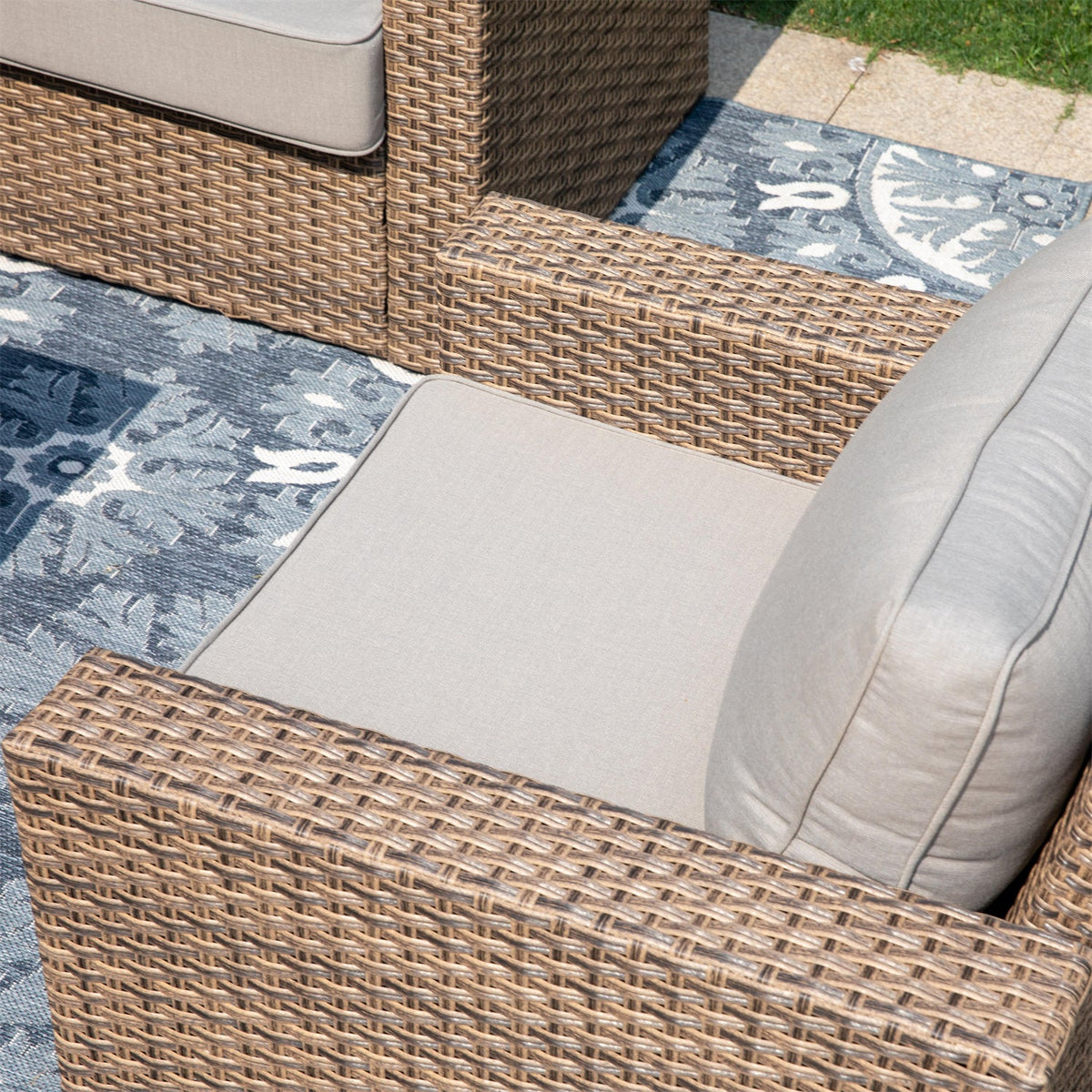 Salon de Jardin de Luxe en Rotin avec Fauteuils Pivotants et Table Basse